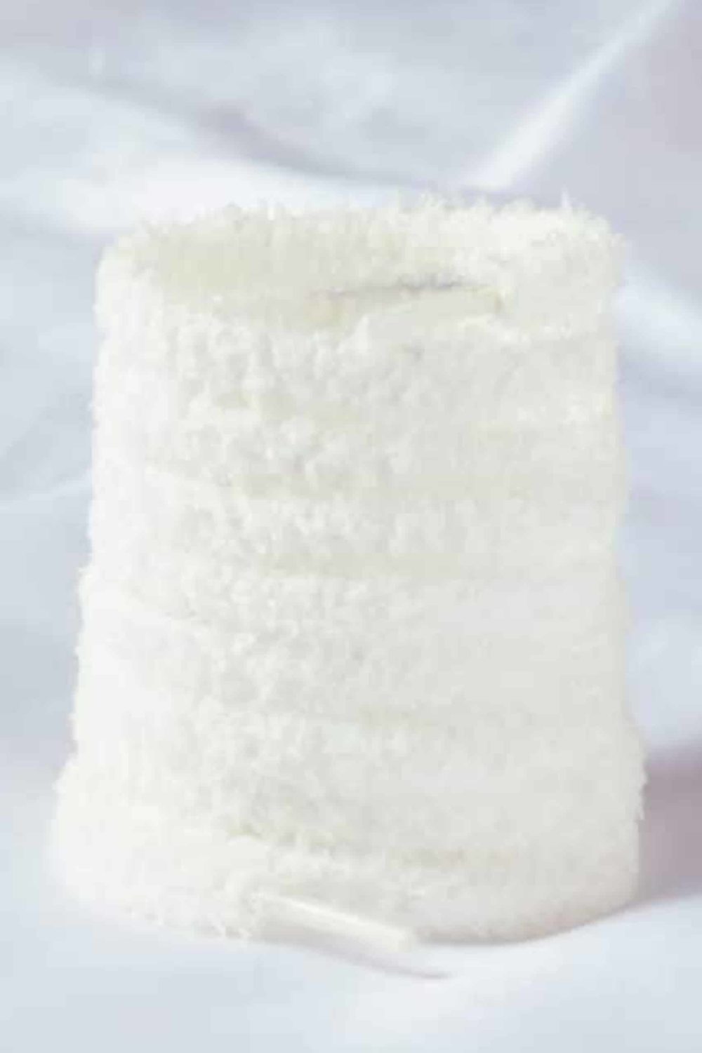 Fluffy white shoelaces / sneakerlaces